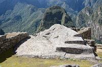 Machu Picchu #21  Ein weiterer "Roca Ceremonial", an der Ostseite der Stadt im Handwerkerviertel gelegen.