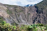 Irazú  Das gleiche Schicksal trifft den Crater Principal, dessen giftgrüner Säuresee leider völlig versiegt war. Zumindest fotografisch bedauerlich, da der in 300 m Kratertiefe liegende See die Bildgestaltung massiv bereichert hat.