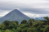 Wir haben ihn gesehen!  Beim dritten Costa Rica Urlaub hat's endlich geklappt: Der Arenal ohne Wolken! Also... zumindest keine, die ihn – wie bisher – immer völlig verhüllt hätten.