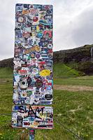 Die Württemberger waren schon überall...  ...und finden es natürlich auch hier wieder nett :-/ So richtig kann uns das völlig zugeklebte Schild auf dem Parkplatz allerdings nicht mehr amüsieren, denn obwohl der Camcorder nach dem Tausch der Batterie kurz wieder Leben zeigt, schließt er sofort wieder seine automatische Blende und sagt nichts mehr.