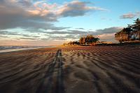 The land of long-legged shadows  Westcoast sunset #2  Selbstportrait zweier Neuseelandreisender am Strand von Westport ;-) : west coast, westport, carters beach, cape foulwind, buller river, fur seals, west coast sunset