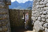 Machu Picchu #17  Meine ganz individuelle Reiseleiterin! Möglicherweise schon fast ein historisches Foto, weil es so viel Individualismus seit Juli 2017 definitiv nicht mehr gibt...